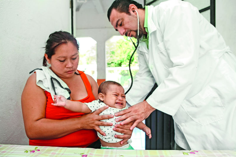 Mexicanos desembolsan 41% de sus ingresos en salud